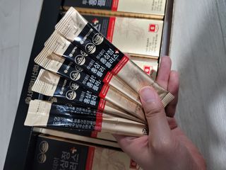 서울약사신협_투데이홍삼정플러스스틱_10g x 60포 — 5점을 준 리뷰어가 2021년 6월 올린 사용 사진