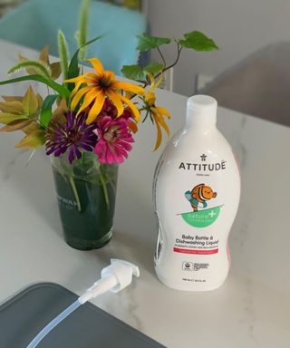 에티튜드 천연 젖병세정제 무향 700ml 1종 주방세제 EWG올그린 순한 비건 세제 — 4점을 준 리뷰어가 2022년 8월 올린 사용 사진