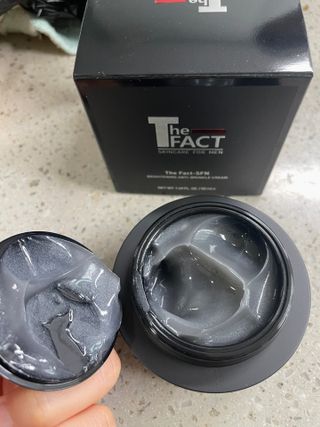 The Fact 더팩트 에스에프엔 브라이트닝 안티 링클 크림 50ml — 5점을 준 리뷰어가 2022년 5월 올린 사용 사진