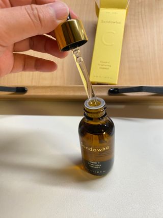 스킨큐어 산다화 비타민c 화이트닝 에센스 30ml — 5점을 준 리뷰어가 2023년 10월 올린 사용 사진