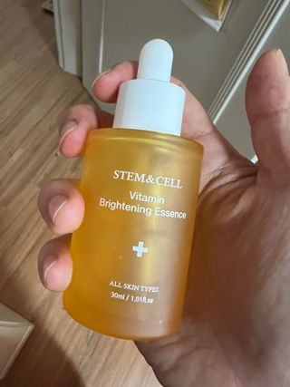 체르엠 스템앤셀 비타민 브라이트닝 에센스 30ml 1개 — 3.5점을 준 리뷰어가 2022년 4월 올린 사용 사진