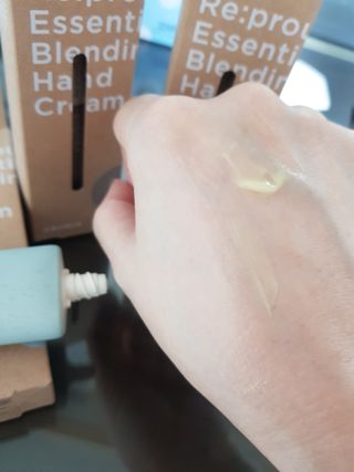 [후르디아] 끈적임 없는 착한성분 비건  핸드크림 3종 — 4점을 준 리뷰어가 2022년 11월 올린 사용 사진