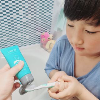 치과에서 쓰는 치약 _ 라벨제로 저불소 꼬마, 키즈, 유아, 베이비, 주니어 안전한 어린이치약 — 5점을 준 리뷰어가 2023년 1월 올린 사용 사진