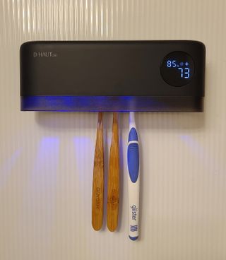 디하우트 랩 디하우트랩 UV 무선 칫솔살균기하루 8회 자동 살균 — 5점을 준 리뷰어가 2021년 11월 올린 사용 사진