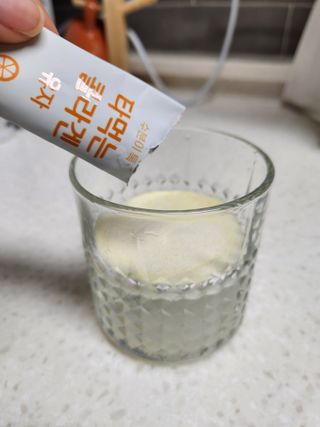 [음료수 대신 가능!]  빠르게 흡수되는 아임오 타먹는 콜라겐 1박스 — 4.5점을 준 리뷰어가 2023년 4월 올린 사용 사진