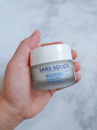 산수시 아쿠아 베네핏 24h 수부지 물광 속건조 수분크림 50ml — 4점을 준 리뷰어가 2021년 7월 올린 사용 사진