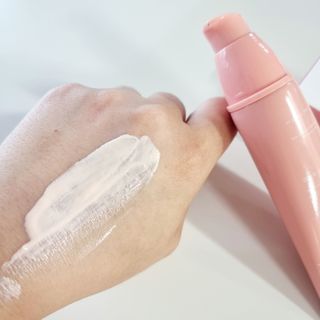 제주인디 카멜리아 블러썸 선크림 — 5점을 준 리뷰어가 2023년 9월 올린 사용 사진