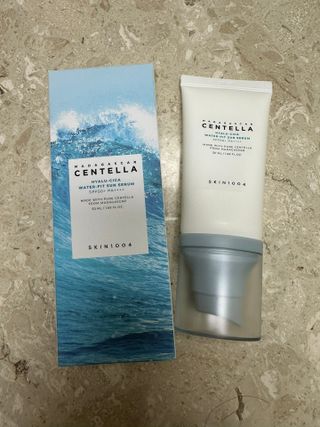 [스킨1004] 마다가스카르 센텔라 히알루-시카 워터핏 선세럼 50ml — 4점을 준 리뷰어가 2024년 5월 올린 사용 사진