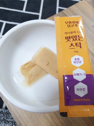 페페로니 맛있는 스틱 - 무항생제 닭고기 15개 + 원양선 참치 15개 — 5점을 준 리뷰어가 2021년 8월 올린 사용 사진