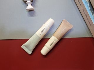 [후르디아] 올리브영 착한보습 비건 립버터 2종 — 5점을 준 리뷰어가 2021년 12월 올린 사용 사진
