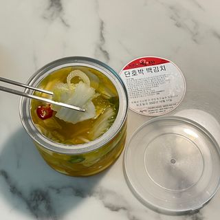 셰프애찬 단호박 백김치 1kg — 4점을 준 리뷰어가 2022년 10월 올린 사용 사진