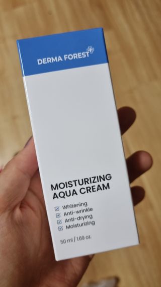 더마포레스트 모이스처라이징 아쿠아크림 / 수분크림 히알루론산 펩타이드 보습 미백 주름개선 — 4.5점을 준 리뷰어가 2021년 7월 올린 사용 사진