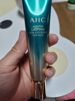 [NEW 탄력유턴 아이크림] AHC 유스 래스팅 리얼 아이크림 포 페이스 — 5점을 준 리뷰어가 2021년 2월 올린 사용 사진