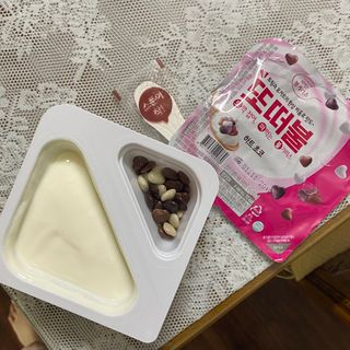 남양유업 또깍 접어 떠먹는 불가리스 2종 — 4.5점을 준 리뷰어가 2021년 1월 올린 사용 사진