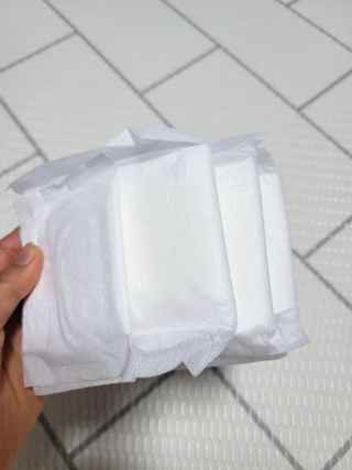 에어퀸 뉴브레스 유기농 생리대 4종 (팬티라이너 20P + 중형 10P + 대형 10P + 오버나이트 8P)_체험단 2차 — 5점을 준 리뷰어가 2024년 11월 올린 사용 사진
