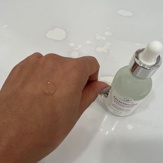 오투에니원 갈락토미세스 리바이탈라이징 프리미엄 화이트닝 에센스 50ml — 3.5점을 준 리뷰어가 2022년 12월 올린 사용 사진