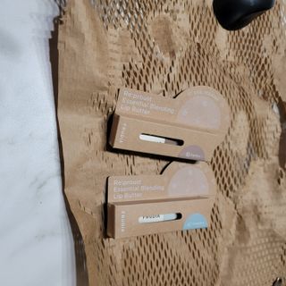 [후르디아] 올리브영 착한보습 비건 립버터 2종 — 5점을 준 리뷰어가 2022년 12월 올린 사용 사진