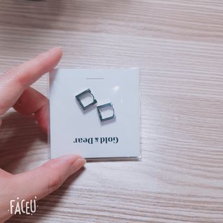 [골드앤디어] 14K 사각 네모 원터치 귀걸이_3color — 5점을 준 리뷰어가 2021년 5월 올린 사용 사진