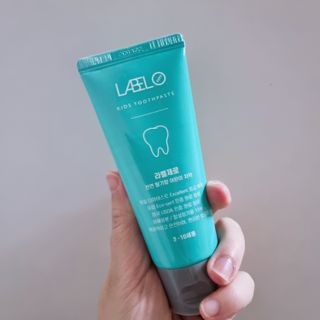 치과에서 쓰는 치약 _ 라벨제로 저불소 꼬마, 키즈, 유아, 베이비, 주니어 안전한 어린이치약 — 5점을 준 리뷰어가 2022년 12월 올린 사용 사진