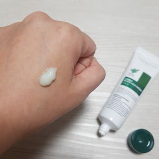 랑벨 랑바이오 블랙 시카 크림 50ml(블랙비 프로폴리스, 시카 4종, 판테놀 10 함유) — 5점을 준 리뷰어가 2022년 7월 올린 사용 사진