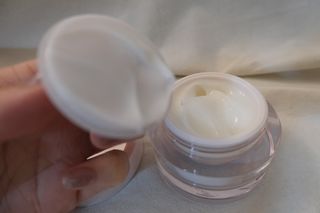 프리마인 바르기만 하면 철벽 스킨케어+24시간 마스크팩 효과. 셀라브 리제너레이팅 시스템 부스터+크림 세트 — 4점을 준 리뷰어가 2023년 6월 올린 사용 사진