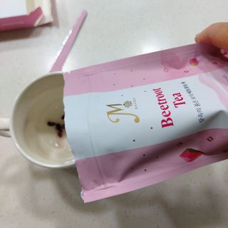 마시다 매혹적인 붉은 빛이 입안 가득히, 비트루트차 — 4점을 준 리뷰어가 2021년 3월 올린 사용 사진