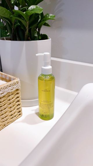 스킨큐어 산다화 순한 클렌징 동백 오일 200ml — 5점을 준 리뷰어가 2023년 4월 올린 사용 사진