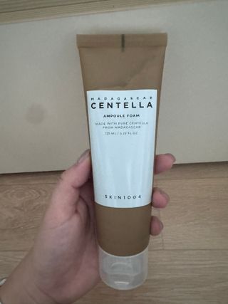 스킨1004 [SKIN1004] 마다가스카르 센텔라 앰플 폼 125ml — 5점을 준 리뷰어가 2024년 8월 올린 사용 사진