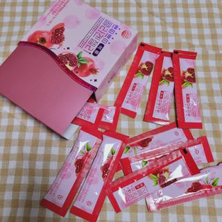 헬스업_쁘띠쁘띠석류콜라겐젤리_20g x 14포 — 5점을 준 리뷰어가 2021년 2월 올린 사용 사진