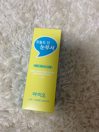 IO 아이오 오늘도 넌 눈부셔 - 데일리 스크럽 클렌징폼 — 5점을 준 리뷰어가 2021년 3월 올린 사용 사진