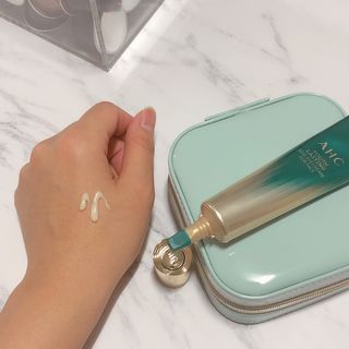[NEW 탄력유턴 아이크림] AHC 유스 래스팅 리얼 아이크림 포 페이스 — 5점을 준 리뷰어가 2021년 2월 올린 사용 사진