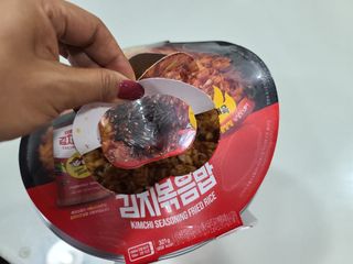 [서울시스터즈] CU 김치 4총사 세트-김치볶음밥, 김치큐브닭, 김치바삭김, 김치아몬드 — 4점을 준 리뷰어가 2021년 10월 올린 사용 사진
