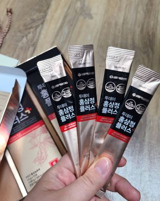 서울약사신협_투데이홍삼정플러스스틱_10g x 30포 — 5점을 준 리뷰어가 2021년 2월 올린 사용 사진