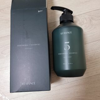 르핸스 퍼포밍 5 샴푸 비반트 포렛/베티버 포그 — 5점을 준 리뷰어가 2023년 2월 올린 사용 사진