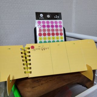 리훈 언더모니터 위클리 플래너 + 다정한 스티커 8mm 원형 칼라 얼굴 표정 1장 — 5점을 준 리뷰어가 2022년 3월 올린 사용 사진