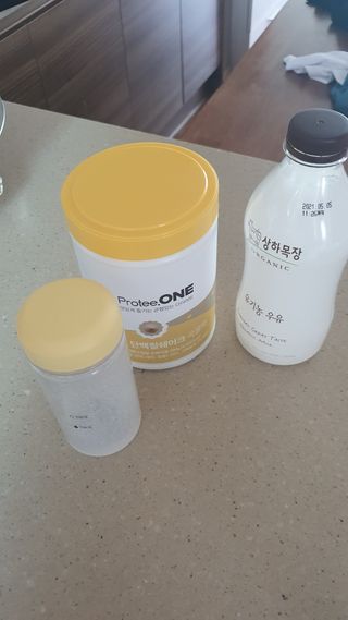 프로티원 단백질쉐이크 곡물맛 2주분 1통+보틀 — 5점을 준 리뷰어가 2021년 4월 올린 사용 사진