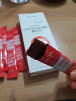 [인디닥터] 타이탄 BCAA 프로틴 젤리스틱 — 5점을 준 리뷰어가 2022년 4월 올린 사용 사진