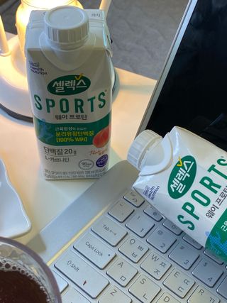 셀렉스스포츠 셀렉스 스포츠 웨이 프로틴 복숭아_ 330ml x 12팩 — 5점을 준 리뷰어가 2021년 10월 올린 사용 사진