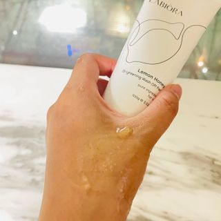 라비오라 레몬 허니 브라이트닝 워시오프 팩 100g — 5점을 준 리뷰어가 2022년 7월 올린 사용 사진