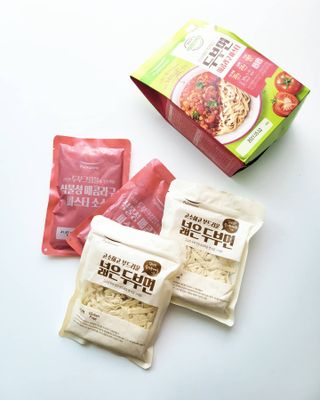 [풀무원] 식물성 저당질식 세트, 두부면 매콤라구파스타와 두부면 직화짜장 — 5점을 준 리뷰어가 2021년 4월 올린 사용 사진