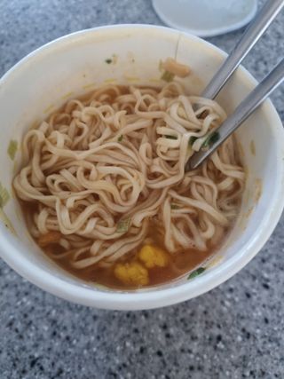 NISSIN 닛신 컵누들  4종 - 씨푸드오리지날, 씨푸드 스파이시, 씨푸드 커리, 씨푸드 XO소스 — 5점을 준 리뷰어가 2022년 4월 올린 사용 사진