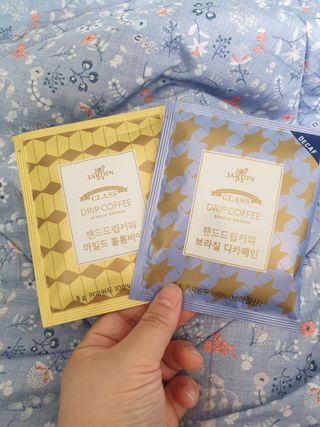 (주)쟈뎅 쟈뎅 클래스 핸드 드립 커피 10P 2종_디카페인 1종+랜덤 플레이버 1종 — 5점을 준 리뷰어가 2021년 4월 올린 사용 사진