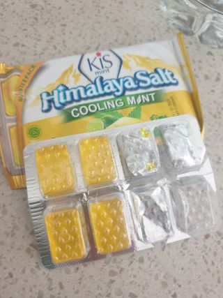 마요라 히말라야 솔트 캔디 2종-페퍼민트 맛, 라임민트 맛 — 5점을 준 리뷰어가 2022년 12월 올린 사용 사진