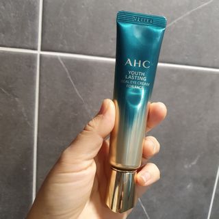 [NEW 탄력유턴 아이크림] AHC 유스 래스팅 리얼 아이크림 포 페이스 — 5점을 준 리뷰어가 2021년 2월 올린 사용 사진