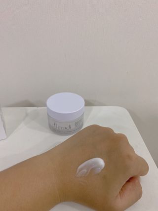 플레라디 에델바이스 인리치드 머랭 크림 — 5점을 준 리뷰어가 2021년 7월 올린 사용 사진