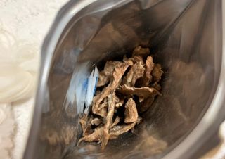 [보헤리] 국내산 강아지 육포간식 바삭 64 2종 — 5점을 준 리뷰어가 2022년 4월 올린 사용 사진