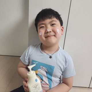 카프리나 산양밀크 모이스춰라이징 바디로션 350ml(라벤더향) — 5점을 준 리뷰어가 2023년 5월 올린 사용 사진