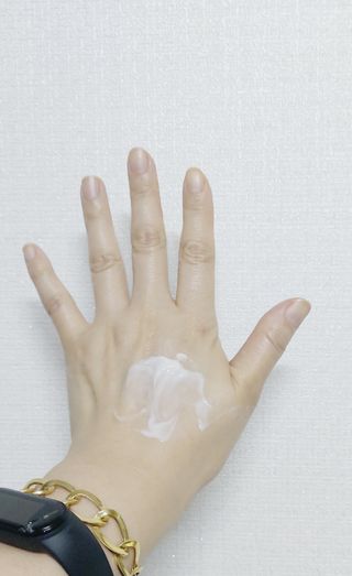 위시스 프리미엄 글루타치온  화이트닝 바디로션 — 5점을 준 리뷰어가 2022년 12월 올린 사용 사진