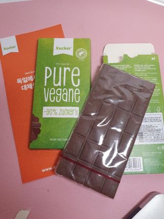 당류2g 자일리톨로 단맛을낸 슈카 퓨어비건 무설탕초콜릿 Xucker vegan 2개입 — 4점을 준 리뷰어가 2021년 4월 올린 사용 사진