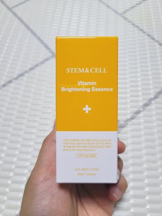 체르엠 스템앤셀 비타민 브라이트닝 에센스 30ml 1개 — 5점을 준 리뷰어가 2021년 9월 올린 사용 사진